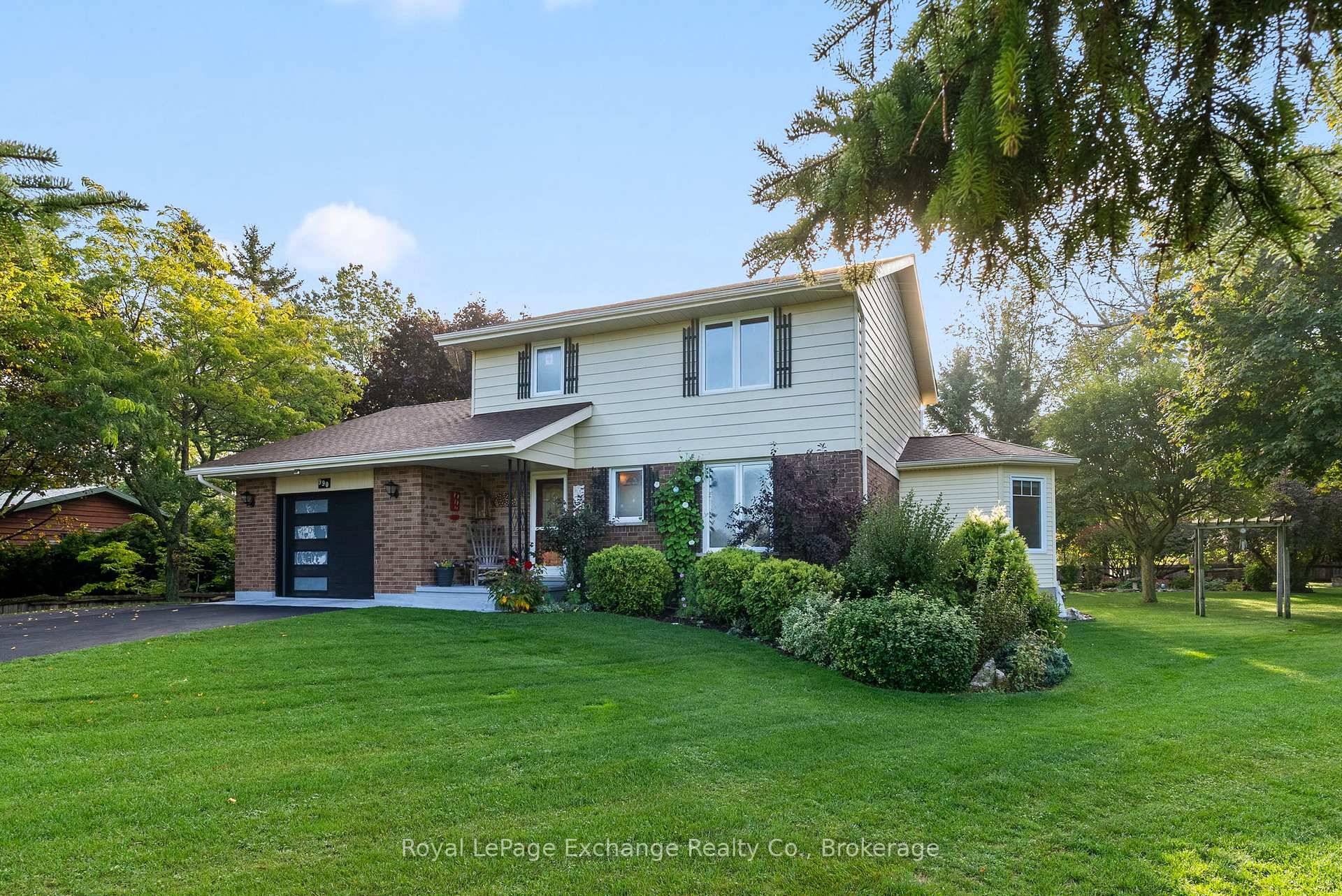 Welcome to 990 Heritage Drive !
