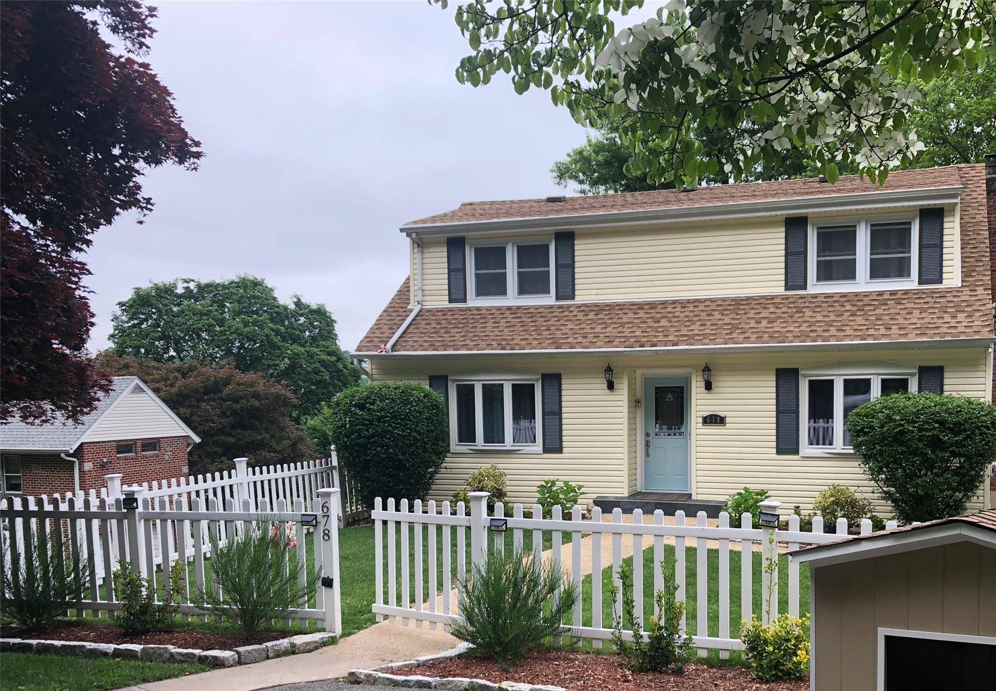 Welcome to 678 Bellevue Ave a beautifully move in ready amp ; energy efficient home nestled in the heart of North Yonkers.