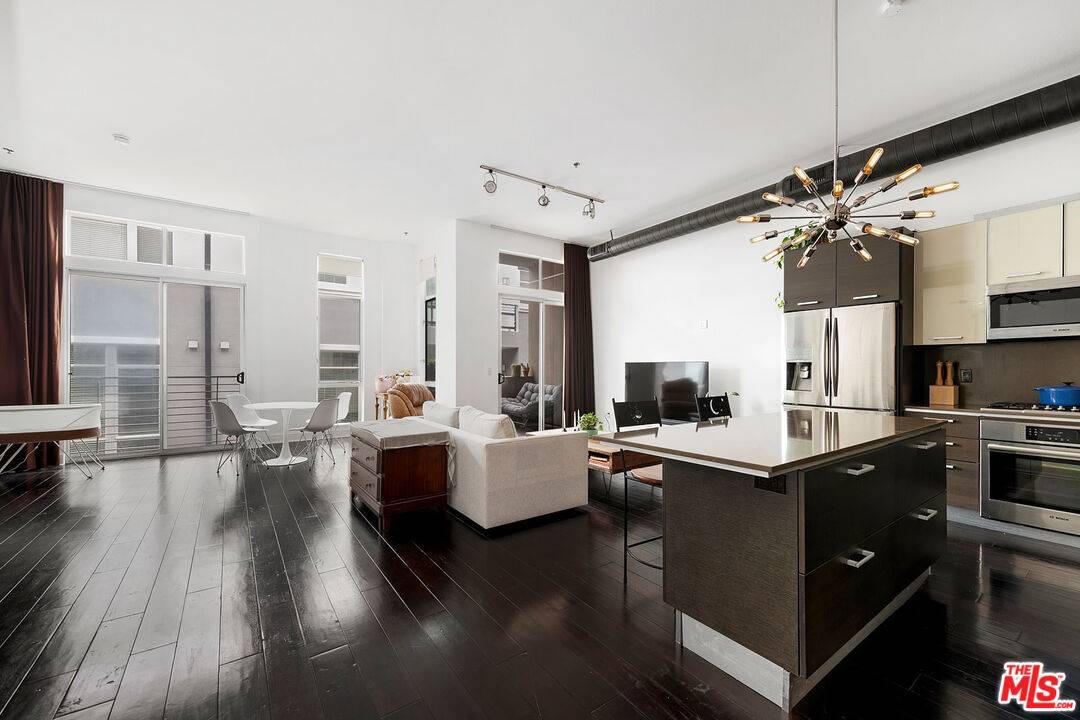13320   Beach Ave 2BR Marina Del Rey La