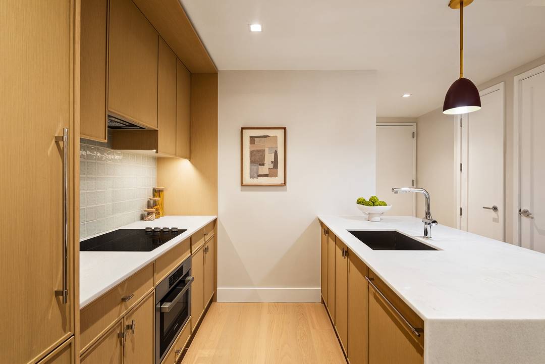 Welcome to this brand new 1 bedroom, 1 bathroom home at Radiant, a striking new luxury condominium and one of the most architecturally significant buildings to come to Long Island ...