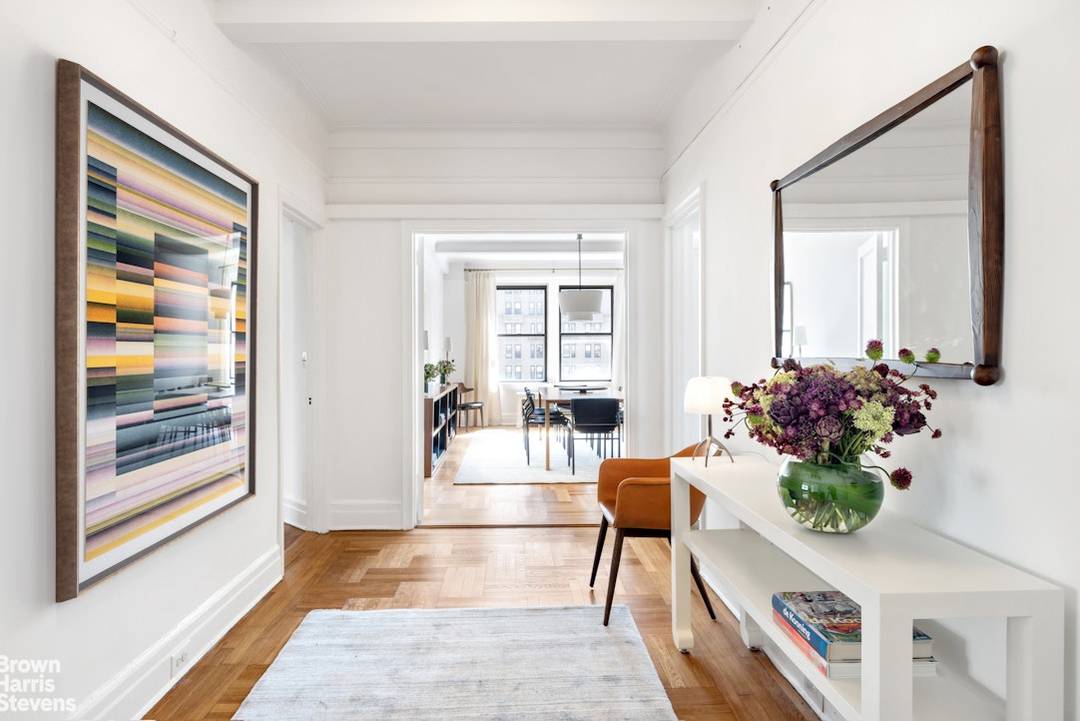 A beautifully proportioned corner classic six, this gracious residence has been lovingly maintained in its original condition.