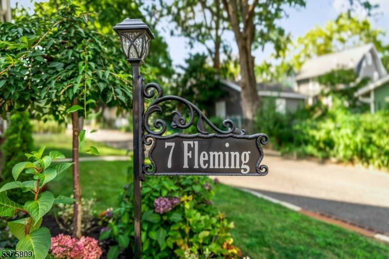 Maplewood Dream Home 4 Beds, 2, 400 Sq Ft, Minutes to NYC Train !