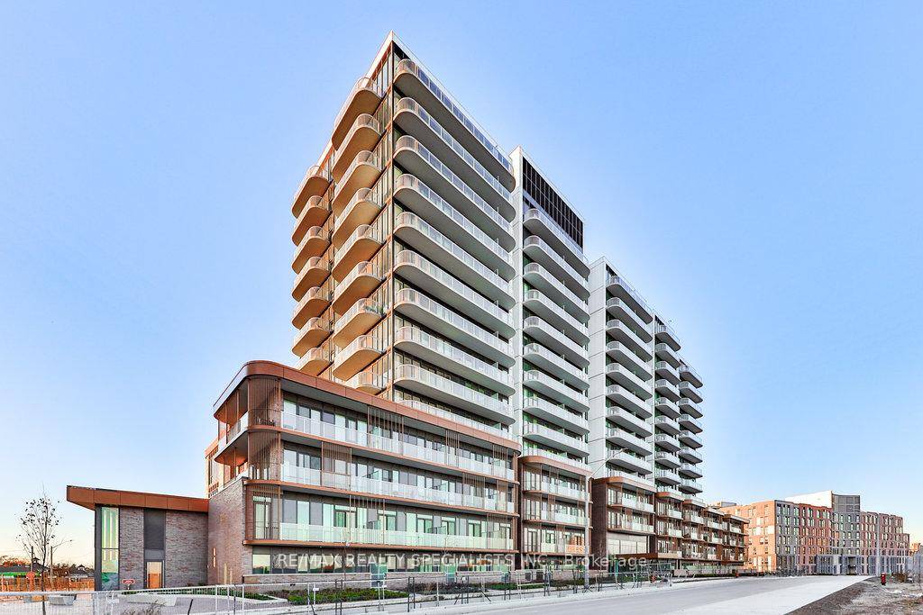 Welcome to Brightwater II, located right in the vibrant Port Credit, steps to the Lake, restaurants, shopping, and everything else.