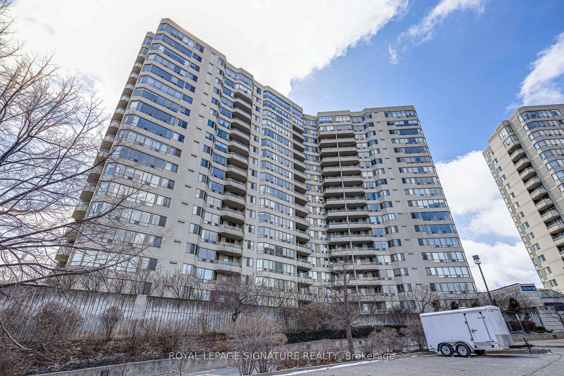 Location Location Location Luxury Condo Exceptionally Maintained, Walk to Mall, TTC, School, Supermarket Shopping, Milliken Park.