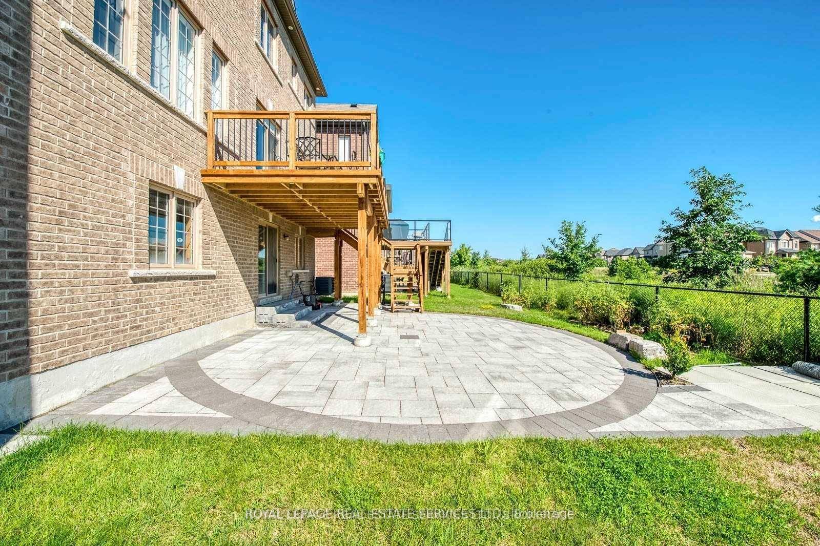 A Detached Home on A Premium Ravine Lot with Walk Out Basement Located on A Quiet Crescent in Prestigious and Friendly Neighbourhood.