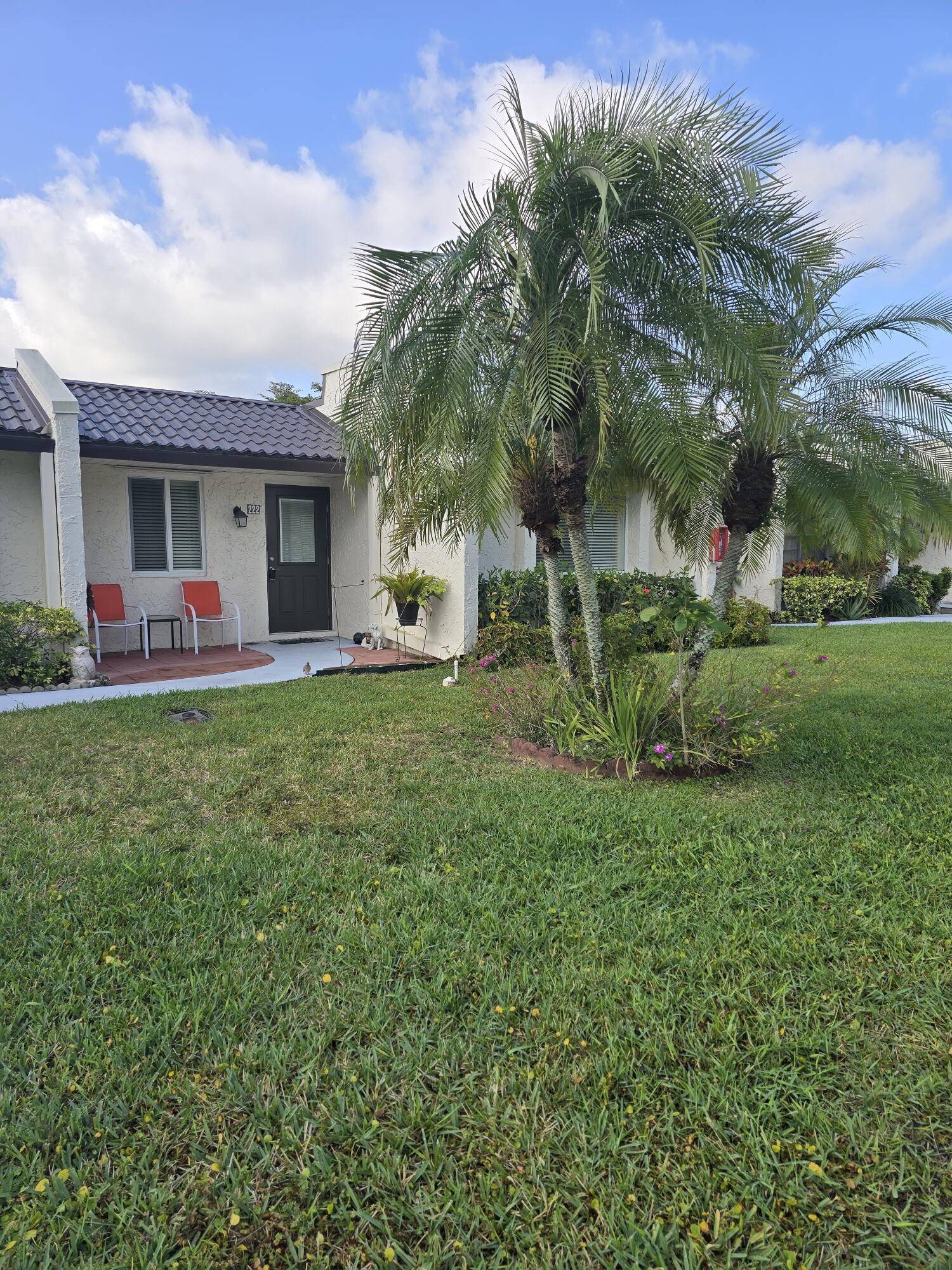 SPACIOUS 2 2 VILLA LOCATED ON QUIET STREET W SATELLITE POOL.