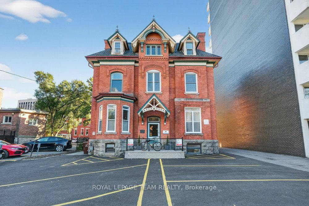 Architectural Award Winning Victorian Adjacent to the Golden Triangle.