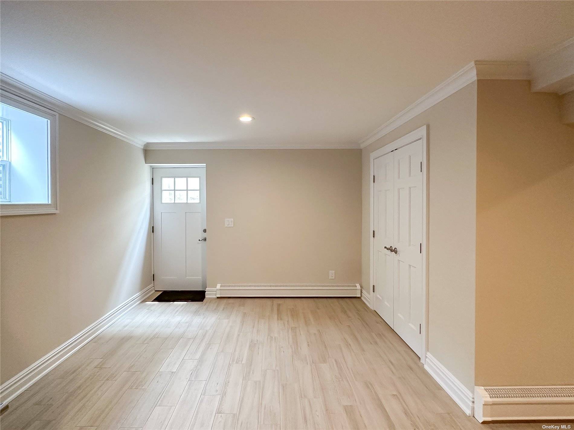 This idealistic and quiet environment is available right away.