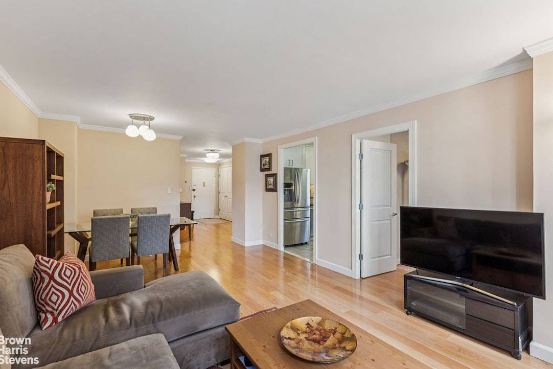 Welcome to The Hamilton at 305 East 40th Street unit 4K, a fully renovated coop residence nestled in the vibrant neighborhood of Midtown East !