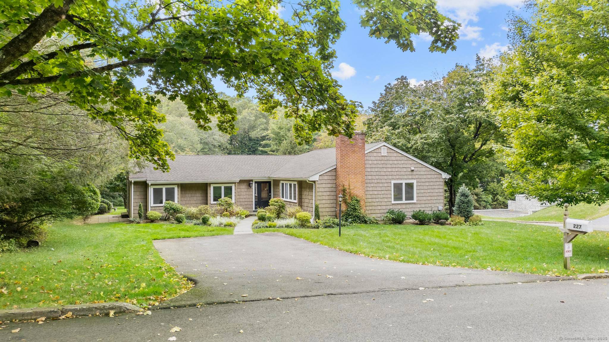 Welcome to 227 Autumn Ridge Rd one level living at its finest !