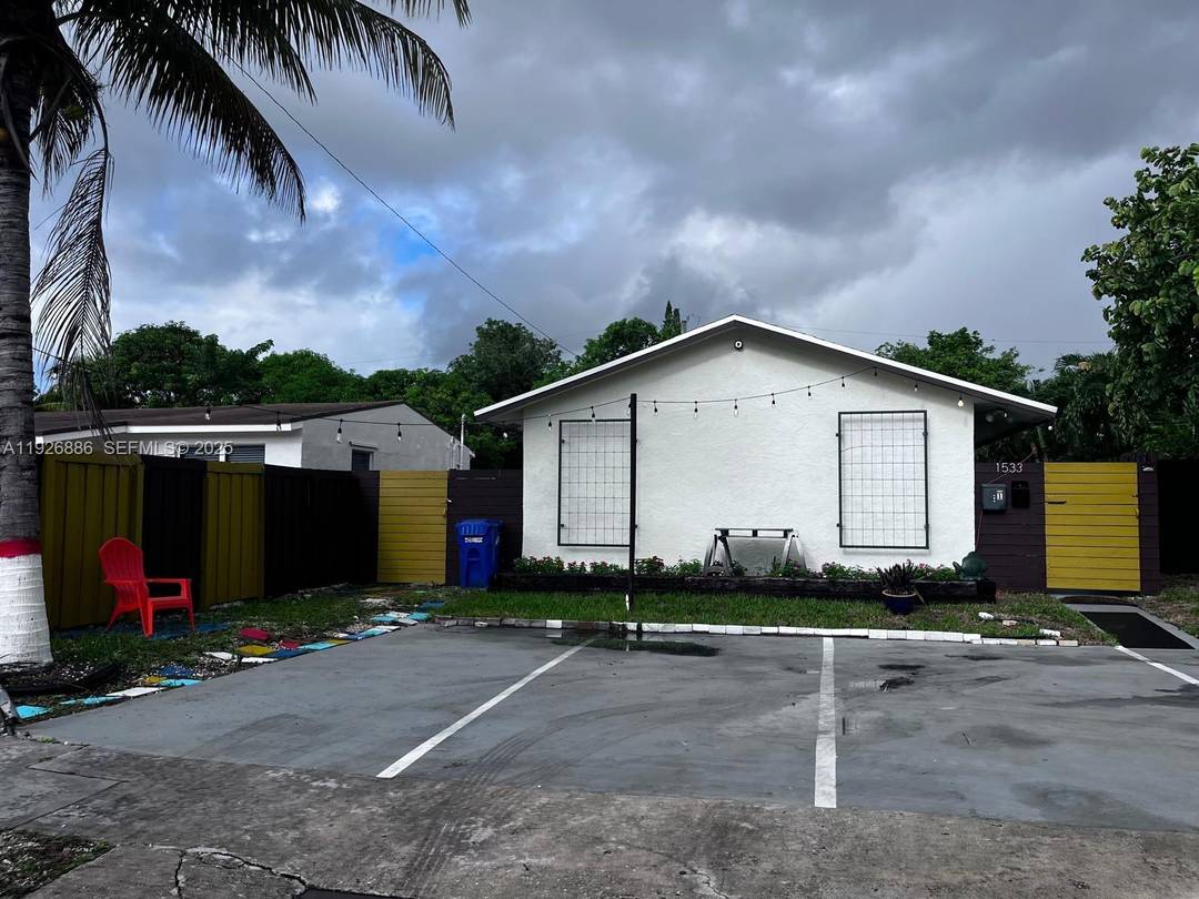 GREAT INVESTMENT PROPERTY OR PERFECT FOR HOMEOWNER WANTING RENTAL INCOME.