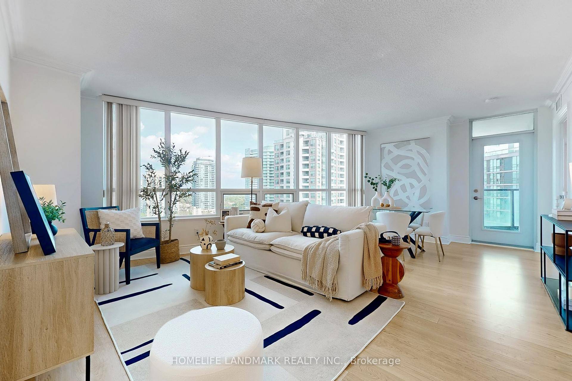 Bright Southeast Corner 2 Bed, 2 Bath at Tridels Luxury Building in Prime North York !