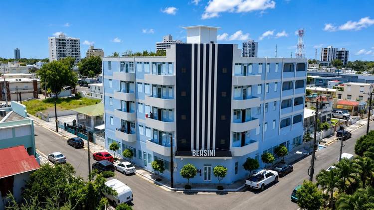 A spacious commercial property is available for rent in the heart of Ponce s Historic District.