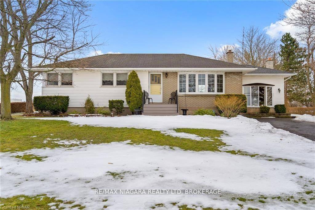 Situated in the heart of Niagara on the Lake, this beautifully maintained 3 bedroom bungalow promises a blend of rural charm with urban conveniences.