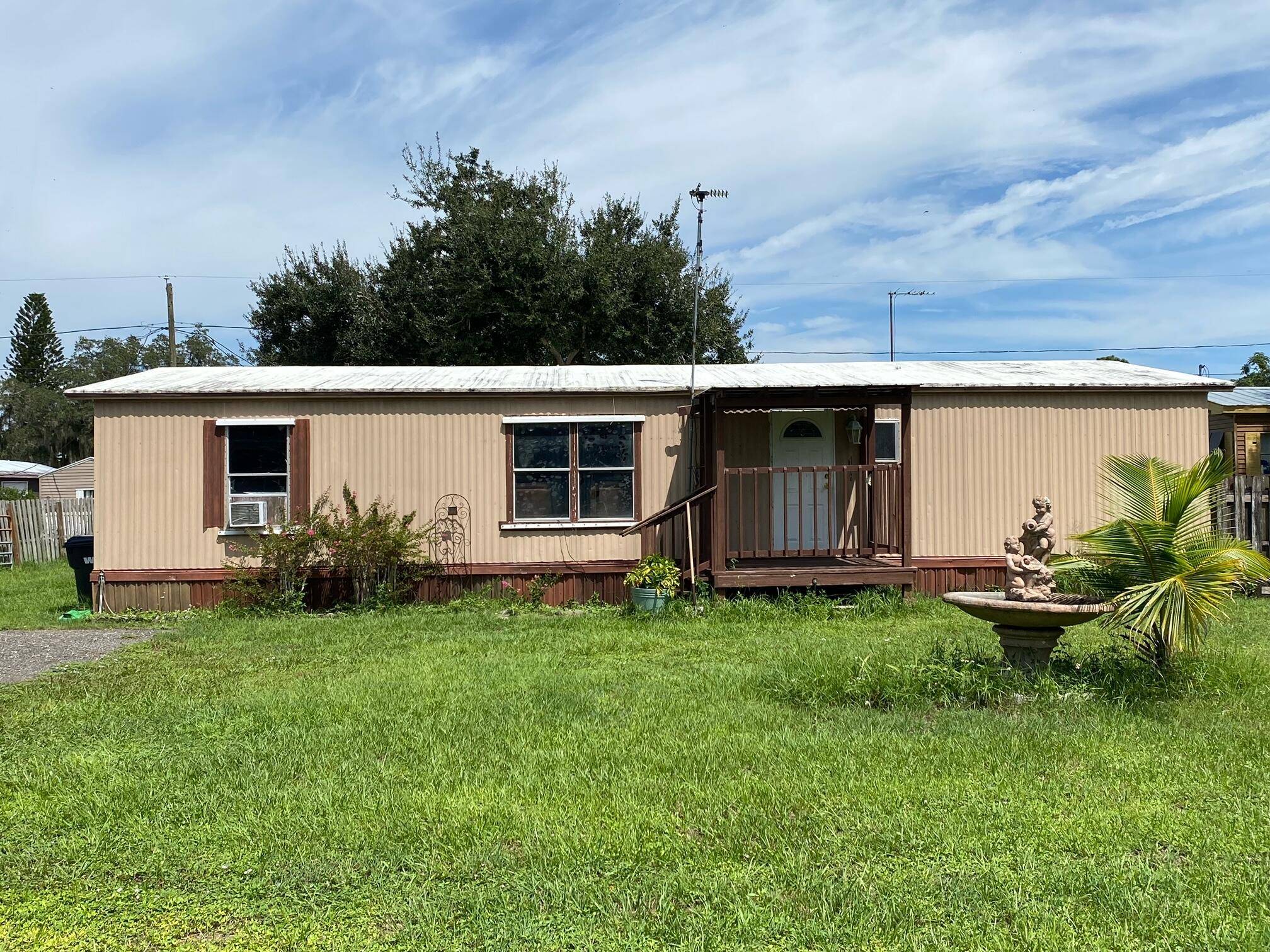 3 bed, 2 bath doublewide trailer in the heart of Okeechobee !