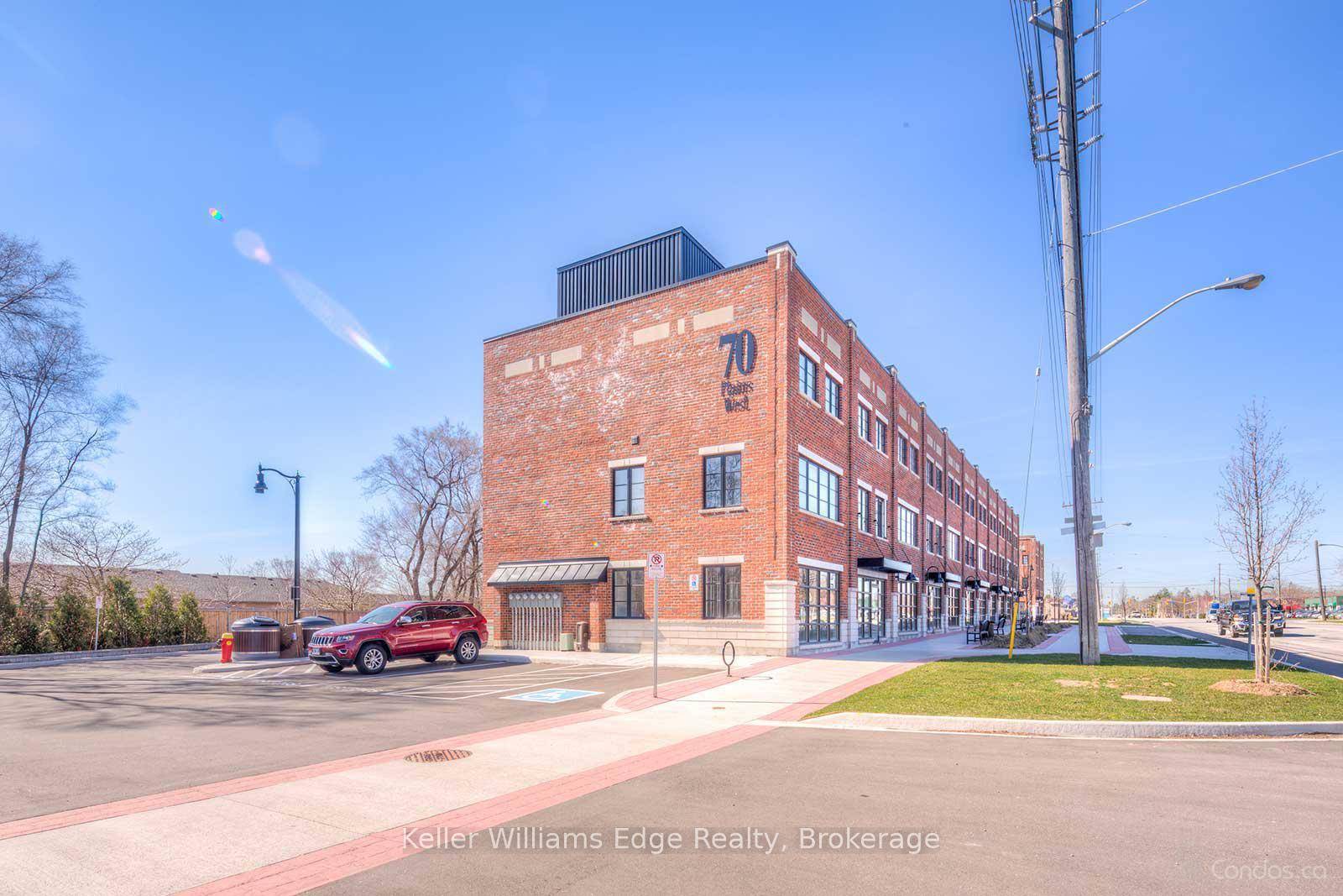 LUXURY TWO BEDROOM URBAN TOWNHOME w ROOFTOP TERRACE Spectacular large end unit, in Aldershot with quality finishes !