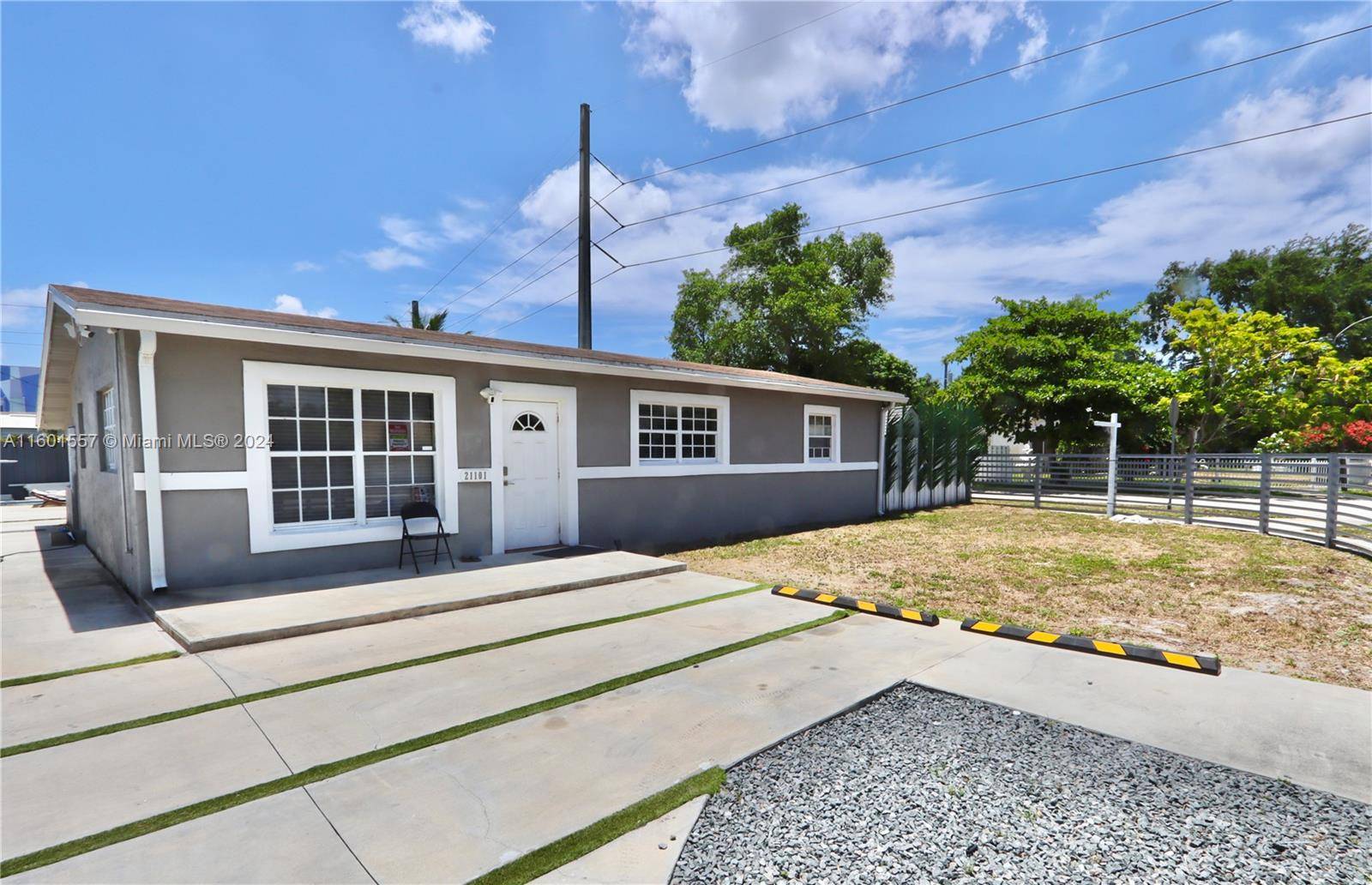 CHARMING MODERN CORNER LOT DISCOVER THIS STUNNING 3 BEDROOMS, 2 BATHS LARGE HEATED POOL !