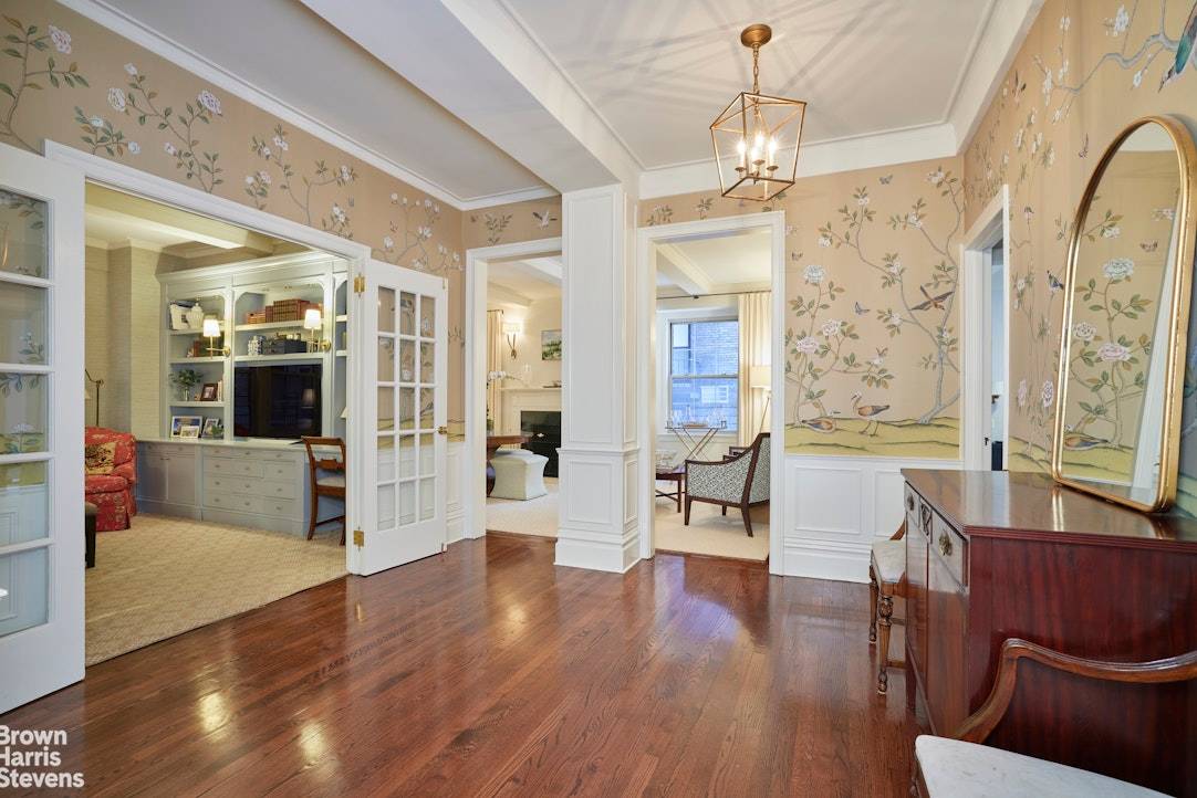This elegant prewar Classic Six has been superbly renovated and is situated in one of Park Avenue's most prestigious white glove buildings.