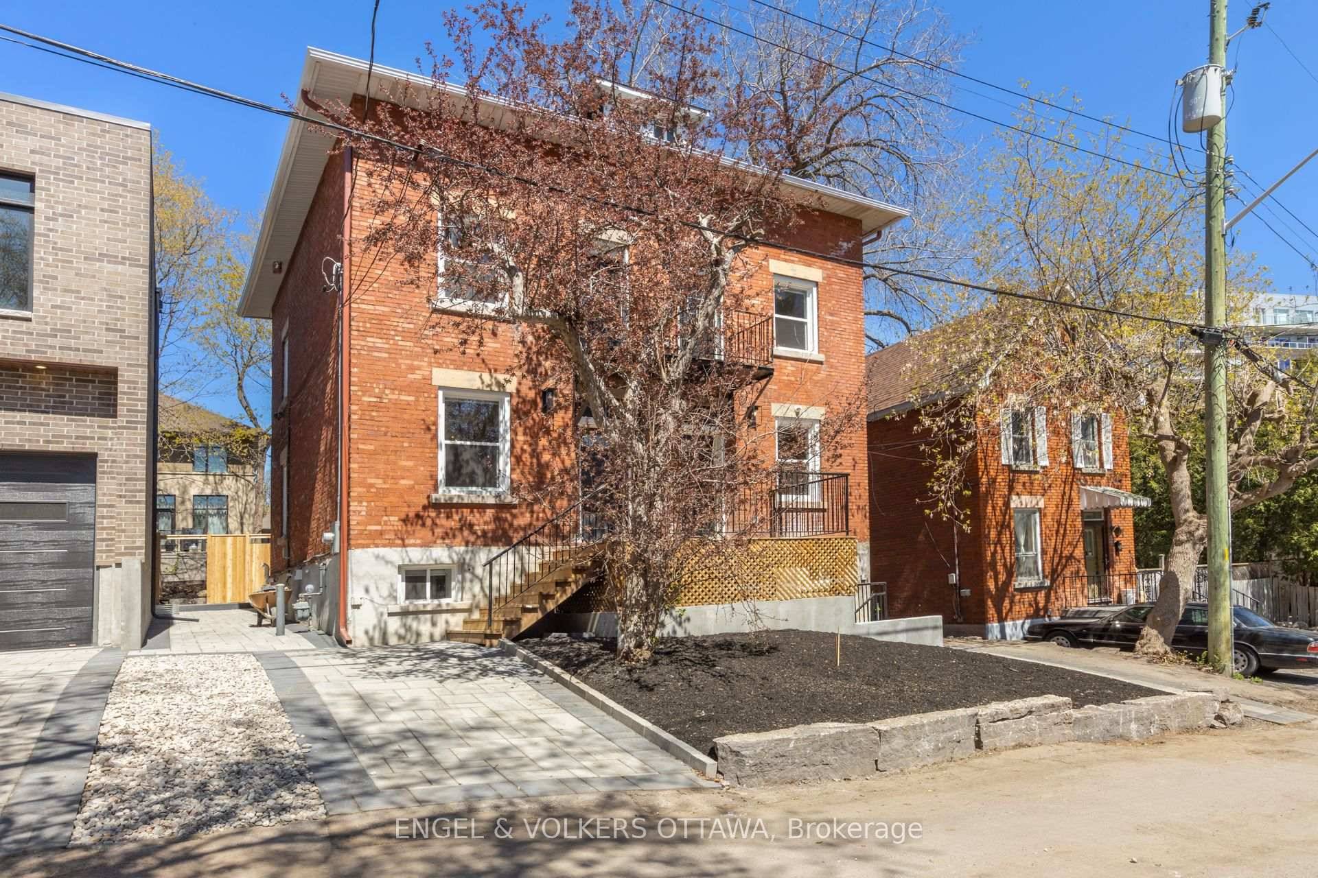 1 MONTH FREE Unfurnished or Furnished Backyard Welcome to 449 Green Avenue, a rare opportunity to rent a fully renovated 5 bedroom, 3 storey semi detached home in one of ...
