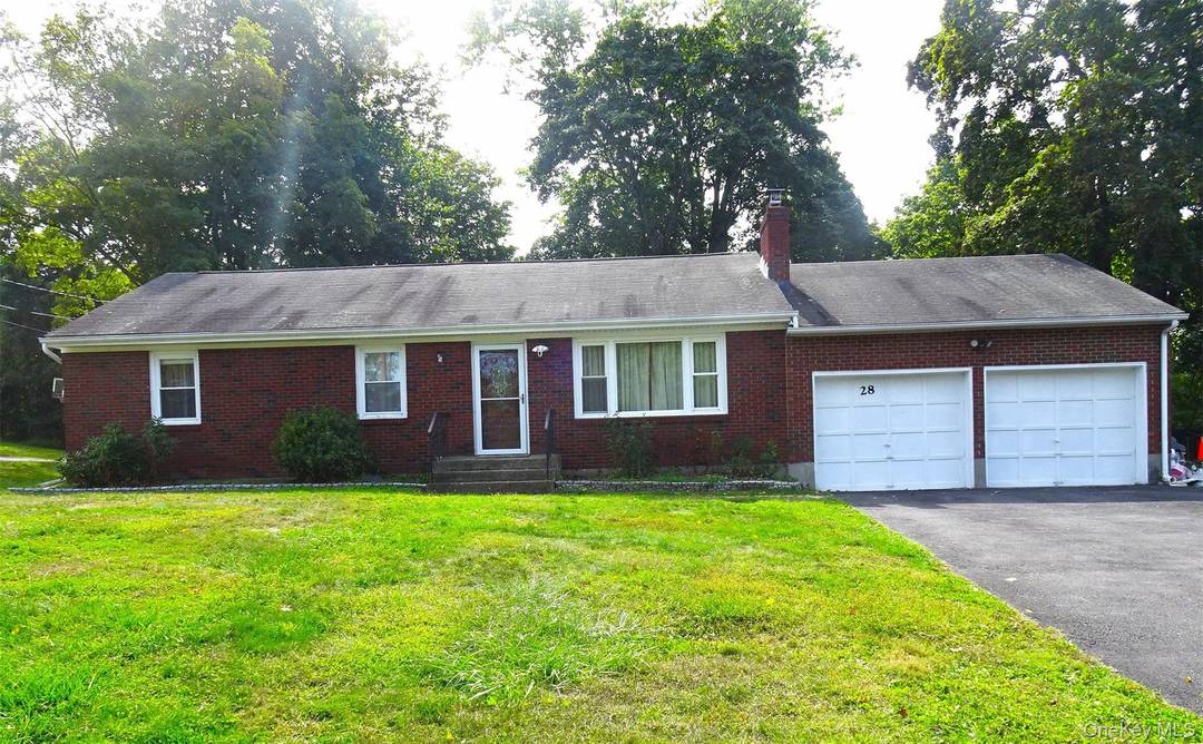 Brick ranch home. Nice and neat starter home or downsizer.