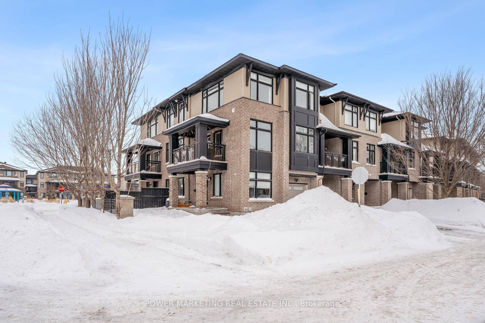 This gorgeous 3 storey corner unit 3 beds office den amp ; 4 baths townhome is located in the heart of Barrhaven close to all amenities.