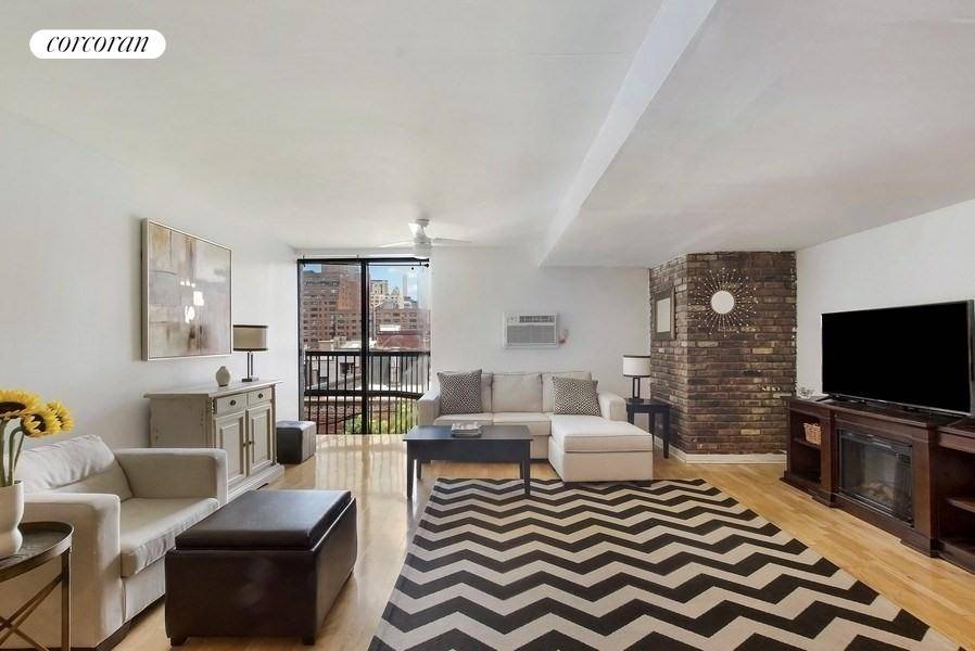 Exquisite Duplex with Expansive Private Terrace in Gramercy !