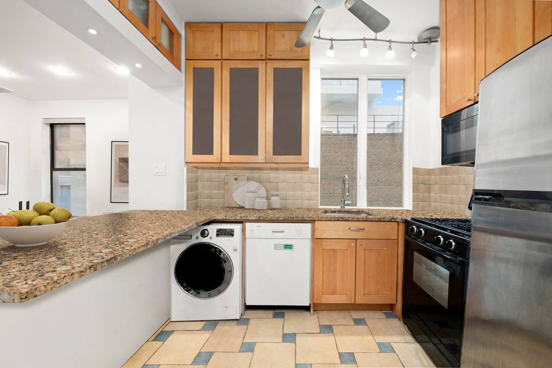 Bright Prewar 2 Bedroom with In Unit Washer Dryer in Sutton Place Welcome to this sun filled and beautifully maintained two bedroom, one bath co op on the northern tip ...