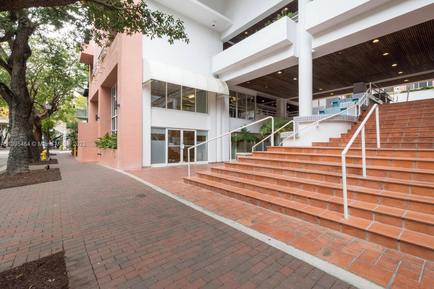 Corner 1bed 1bath unit loft in Grove Square completely renovated with contemporary finishes including floors, kitchen, appliances, bath and AC.