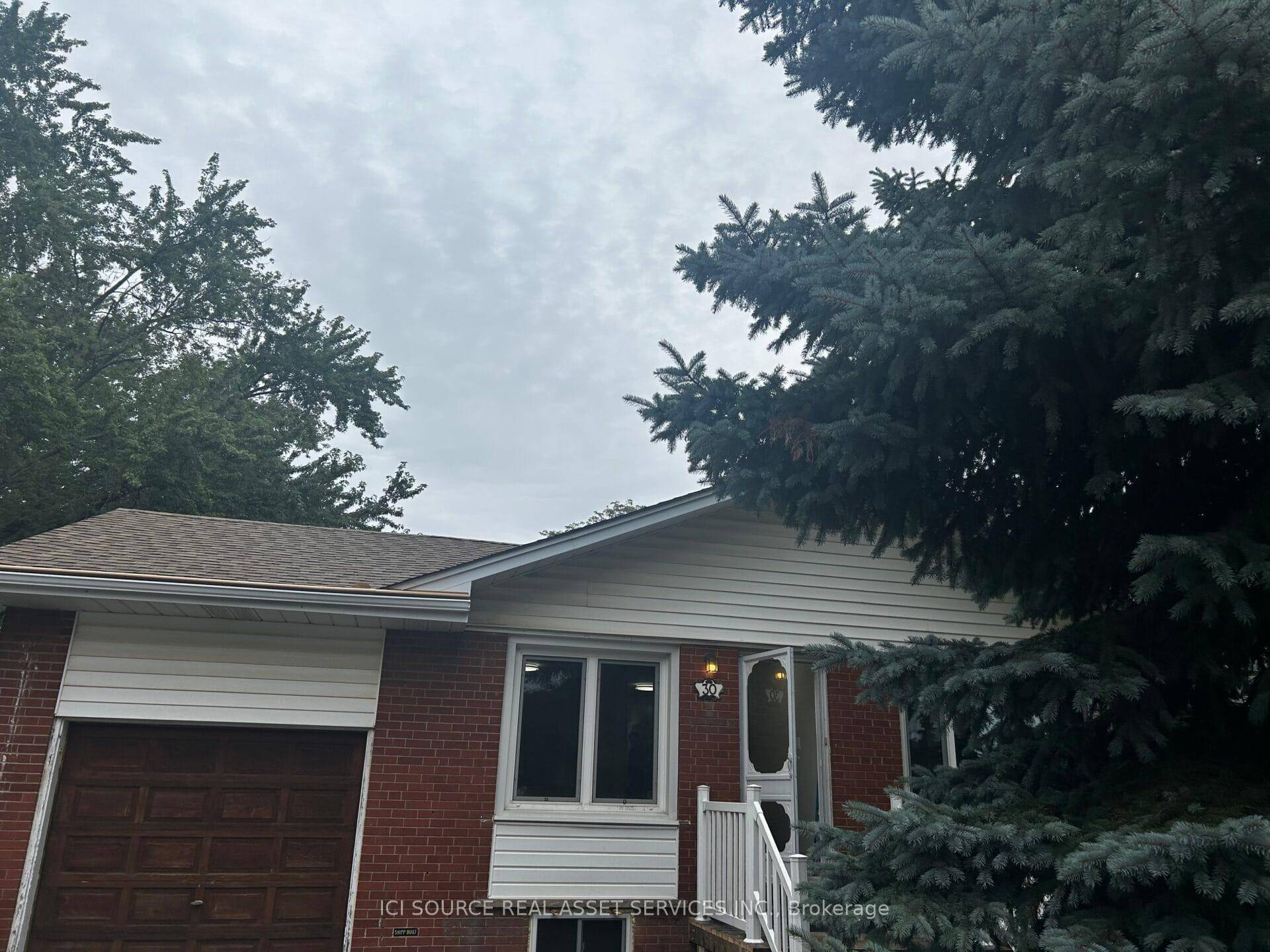 Upgraded Detached in highly sought after Streetsville area.