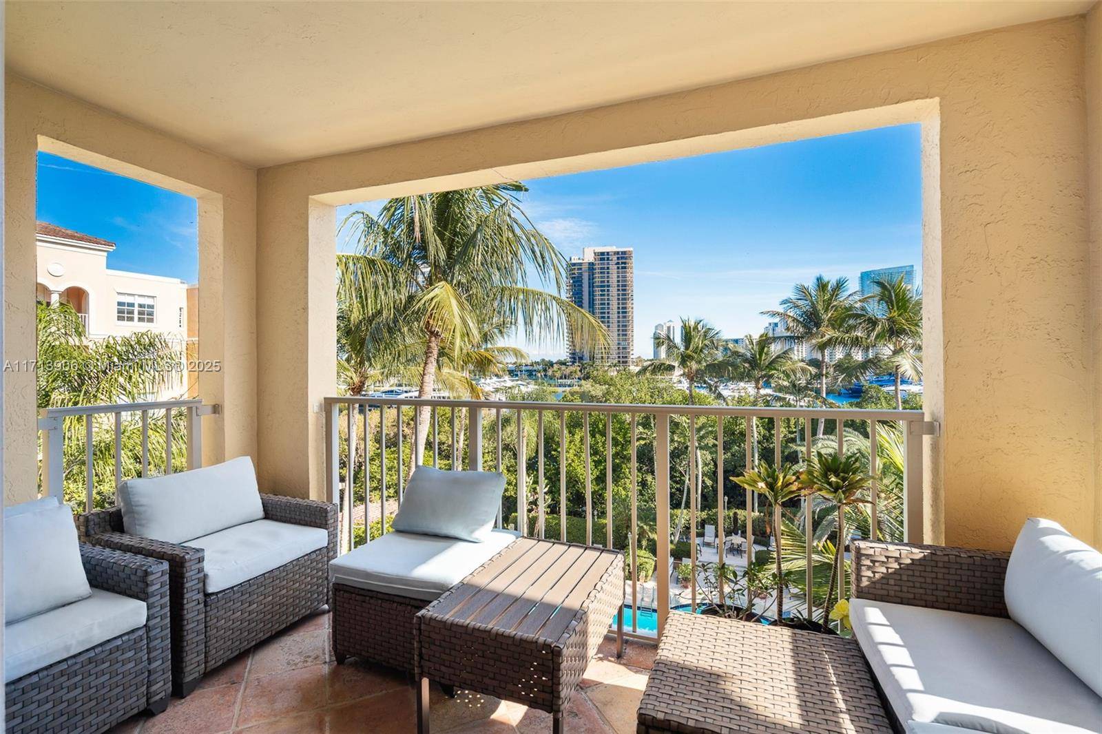 BEAUTIFUL AND BRIGHT APARTMENT IN THE 5TH FLOOR OF THIS RESORT STYLE YACHT CLUB, BED 2 BATH CORNER UNIT.