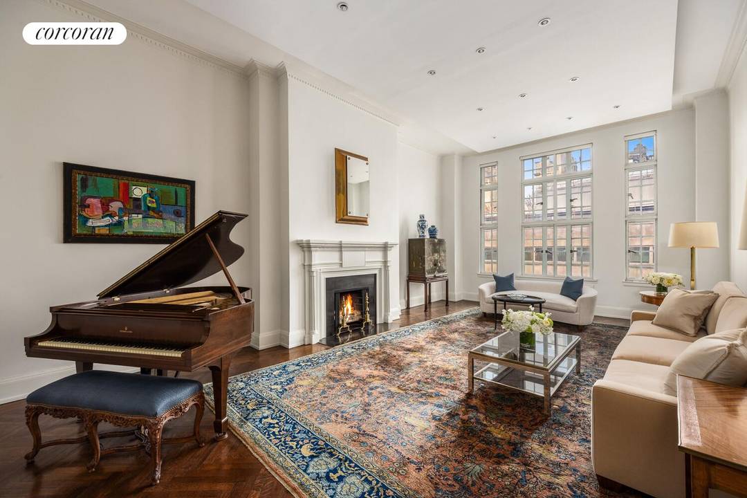 Ideally located on Madison Avenue at 77th Street and directly connected to the legendary Carlyle Hotel, this exceptional classic eight into seven room residence is distinguished by a dramatic double ...