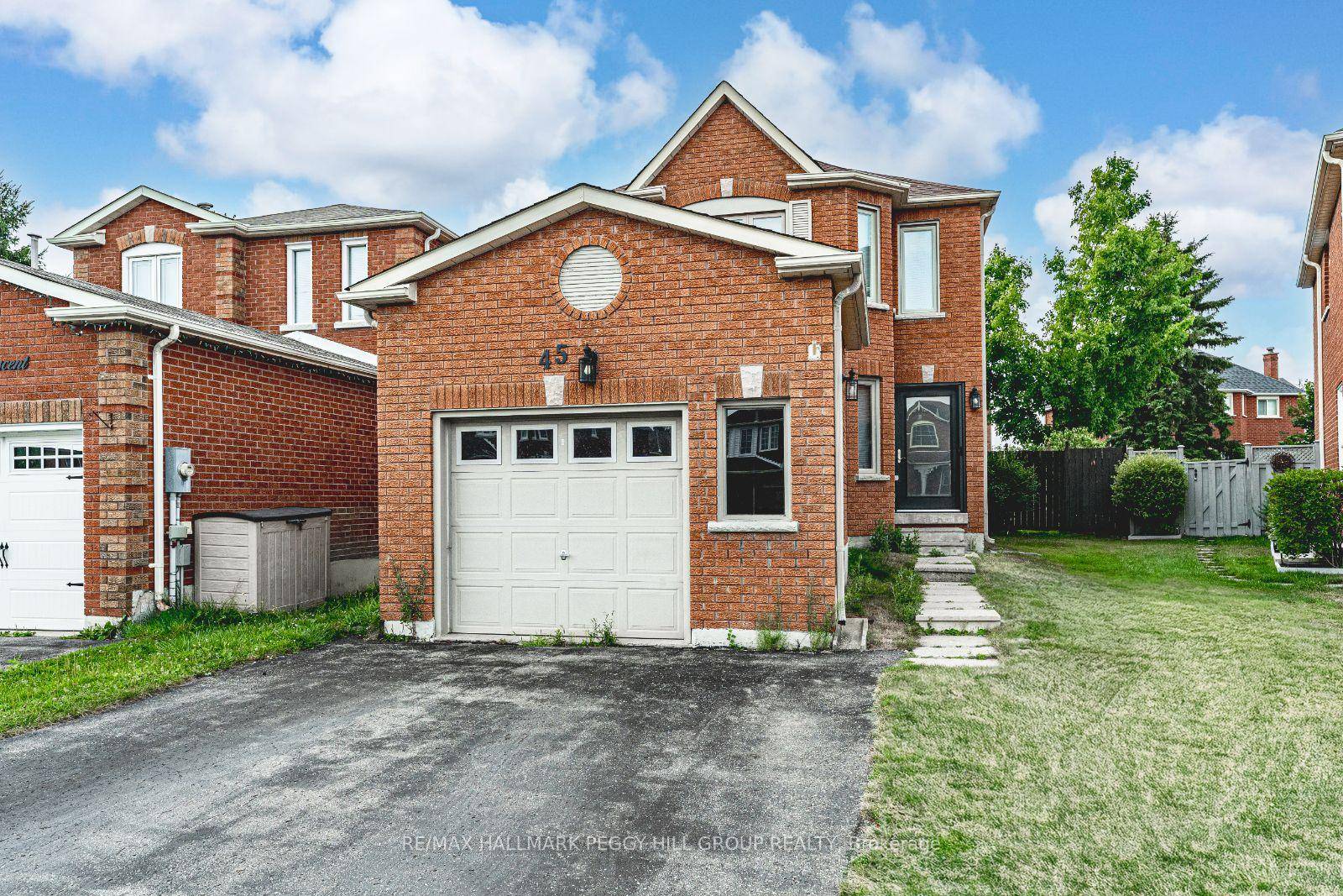 A WELL LOVED 2 STOREY FAMILY HOME WHERE MAKING MEMORIES COMES EASY !