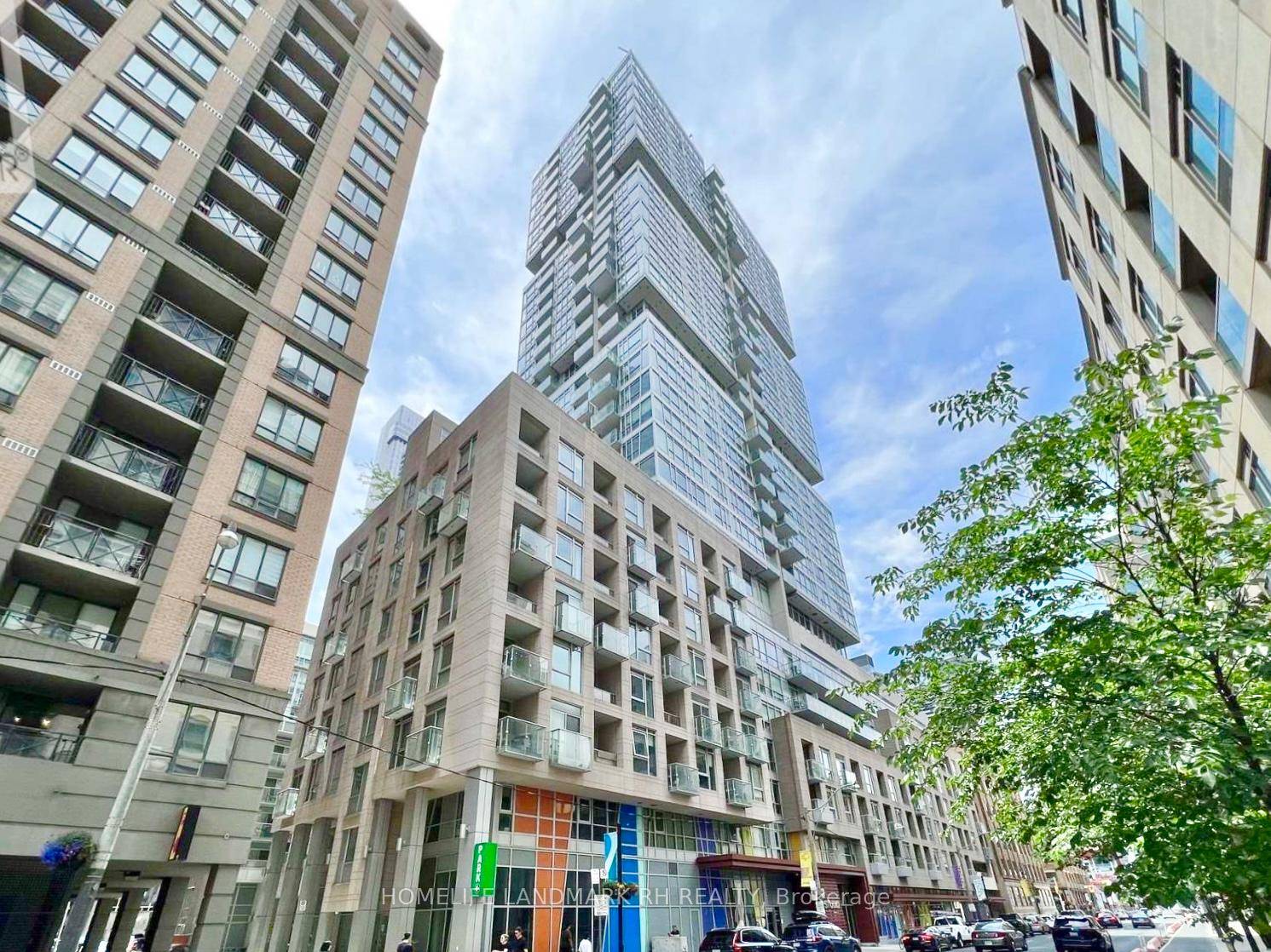 Bright amp ; Spacious 1 1 Condo in Downtown Cord University Richmond.