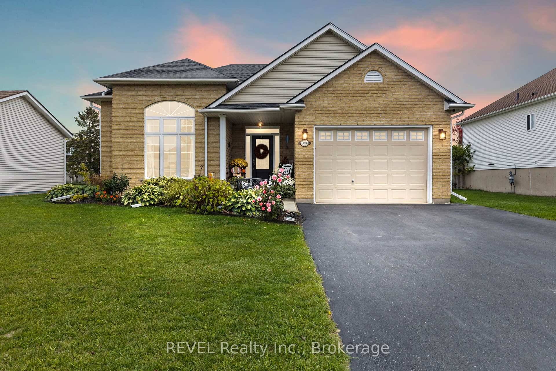 Pristine Home in Prime Fort Erie Location !