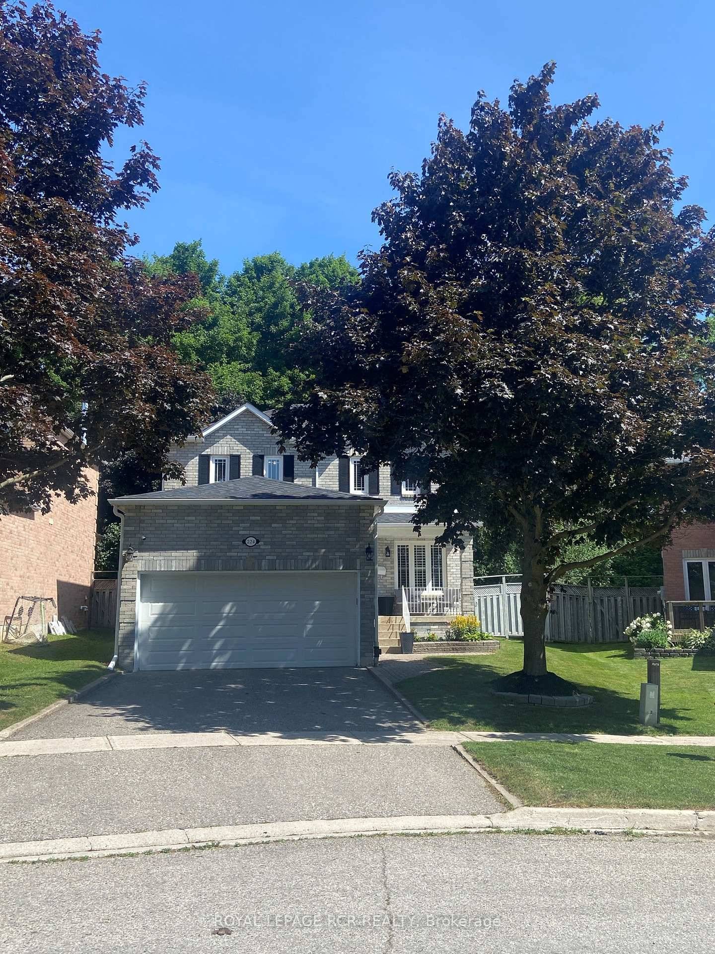 Welcome to 224 Lisa Marie Drive a beautifully maintained 3 bedroom, 3 bathroom, two storey home with approximately 2300 of finished square feet, situated on a spacious pie shaped lot ...
