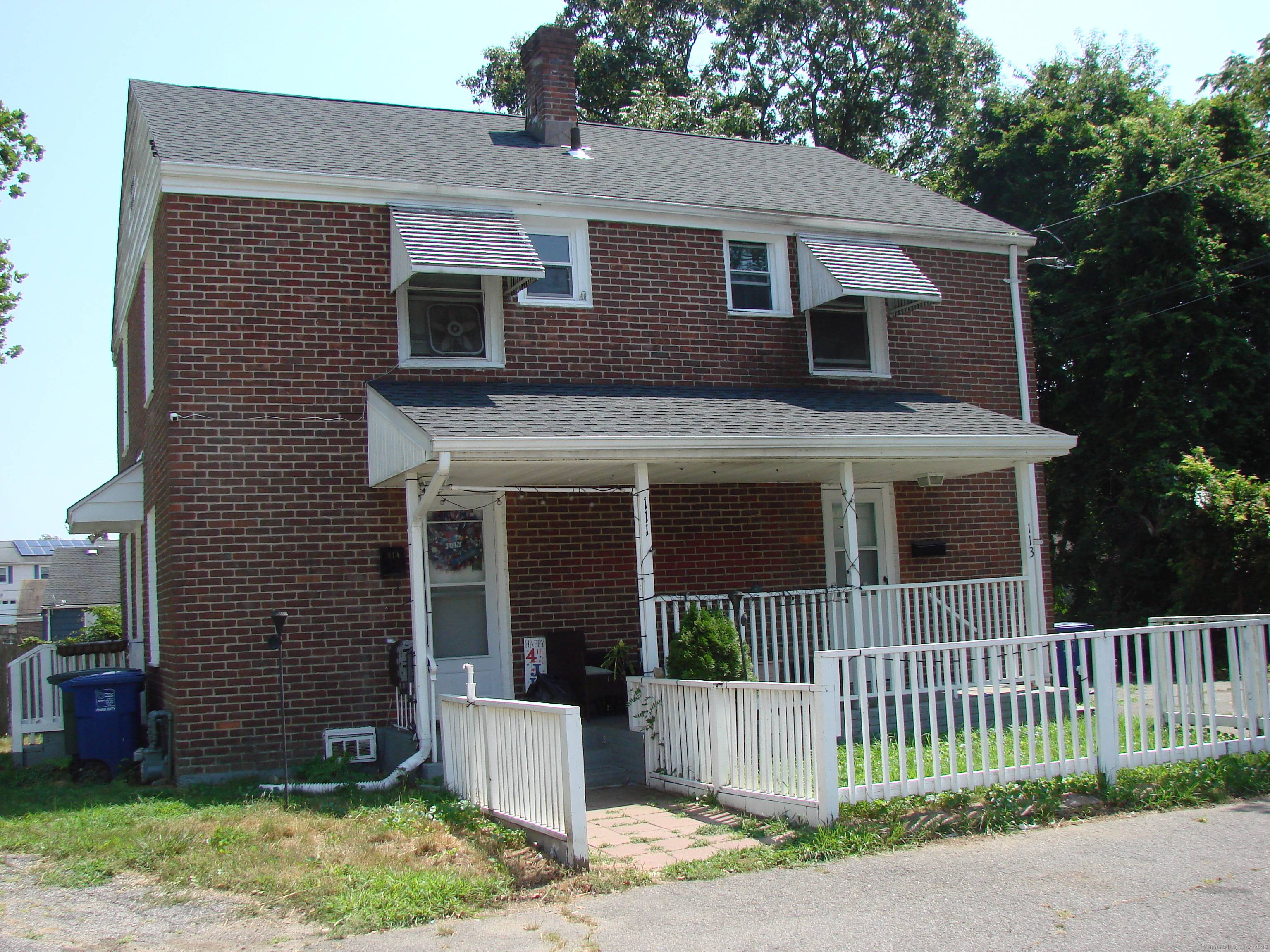 Classic Treeland side by side duplex in VG condition.