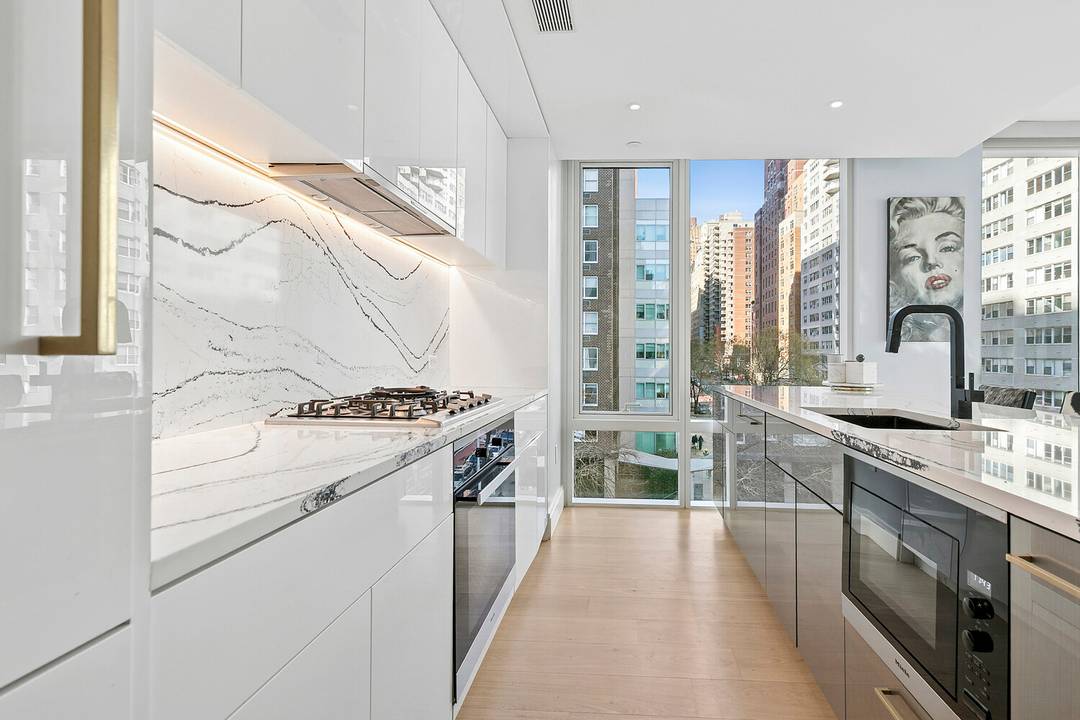Upgraded E Line Residence with Owner Enhancements Beyond Sponsor Finishes Residence 6E at 501 Third Avenue is a sun filled one bedroom home with wall to ceiling windows, excellent proportions, ...