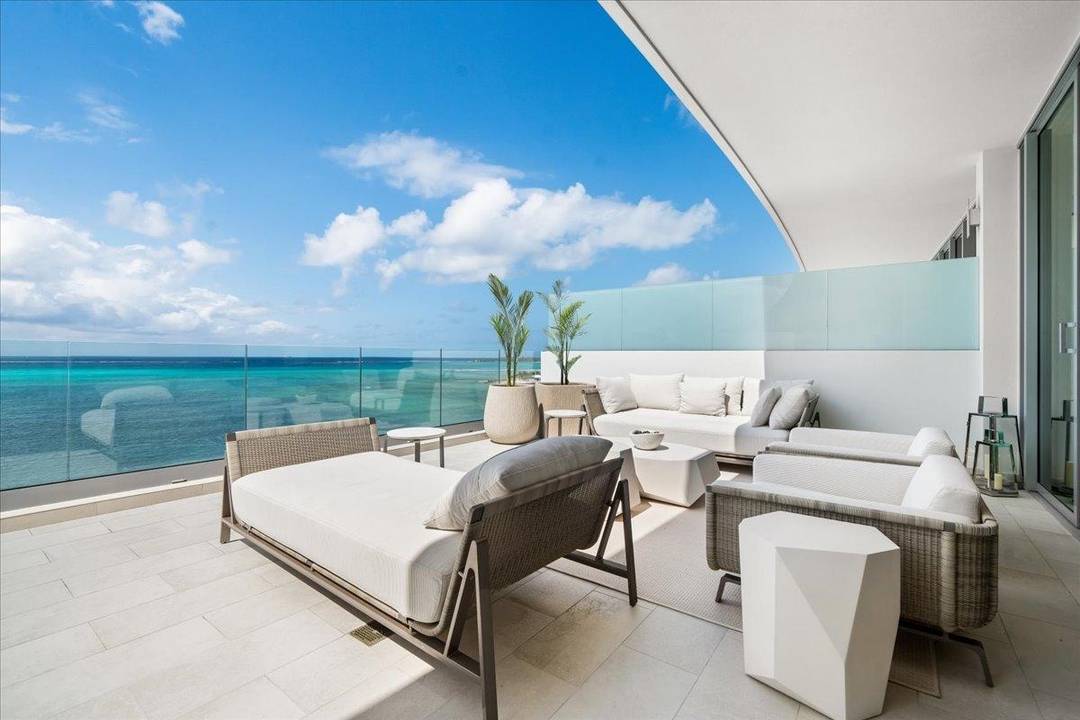 GOLDWYNN, WEST BAY STREET Condo New-Providence