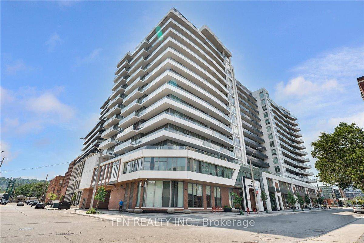 Welcome to one of the largest 1 Bed Den units in the building with two full size storage lockers, located in the heart of Hamilton's Beasley neighbourhood.