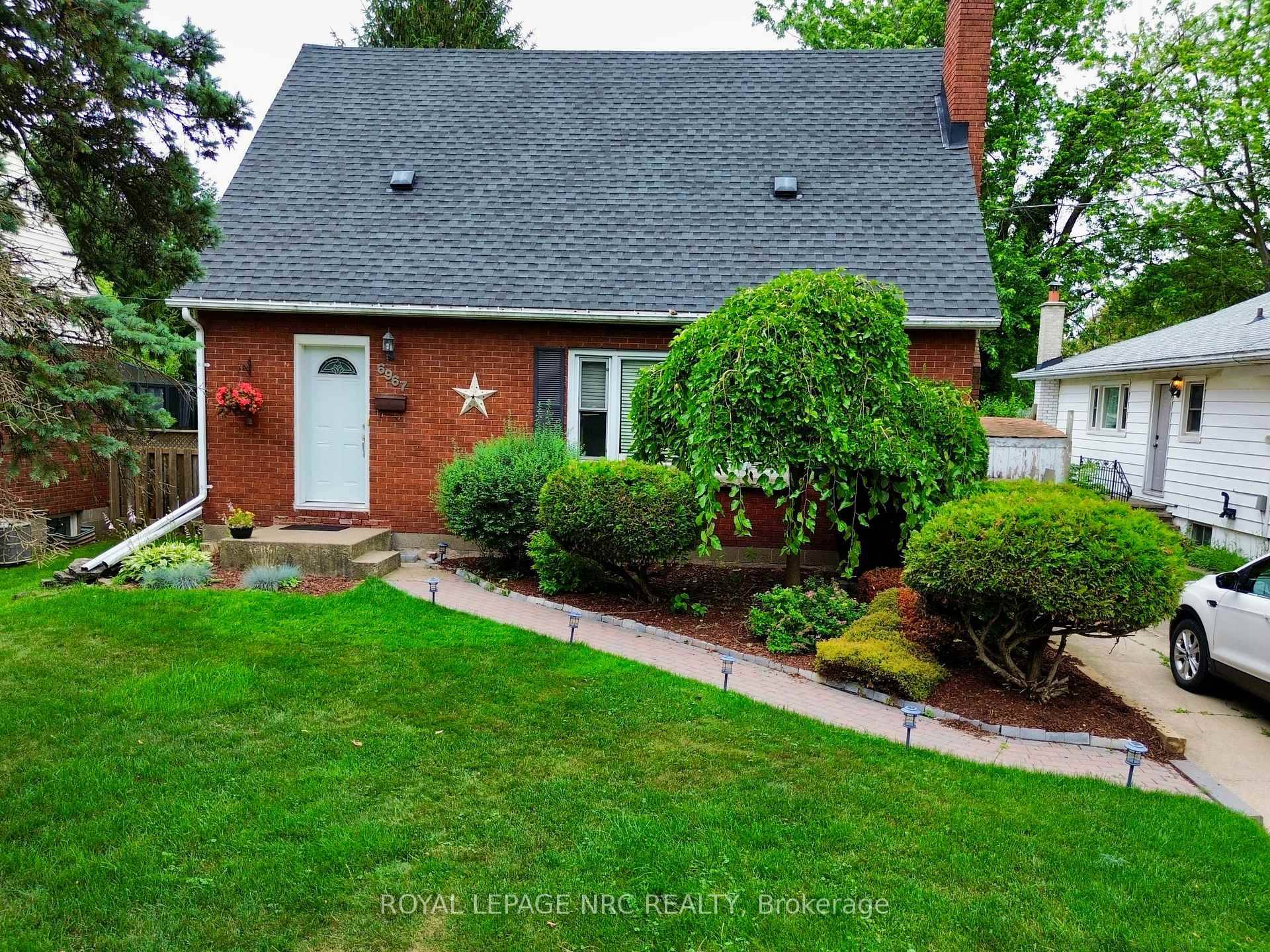 Welcome to this fantastic 3 1 bedroom home, perfectly situated in a desirable Niagara Falls neighbourhood.