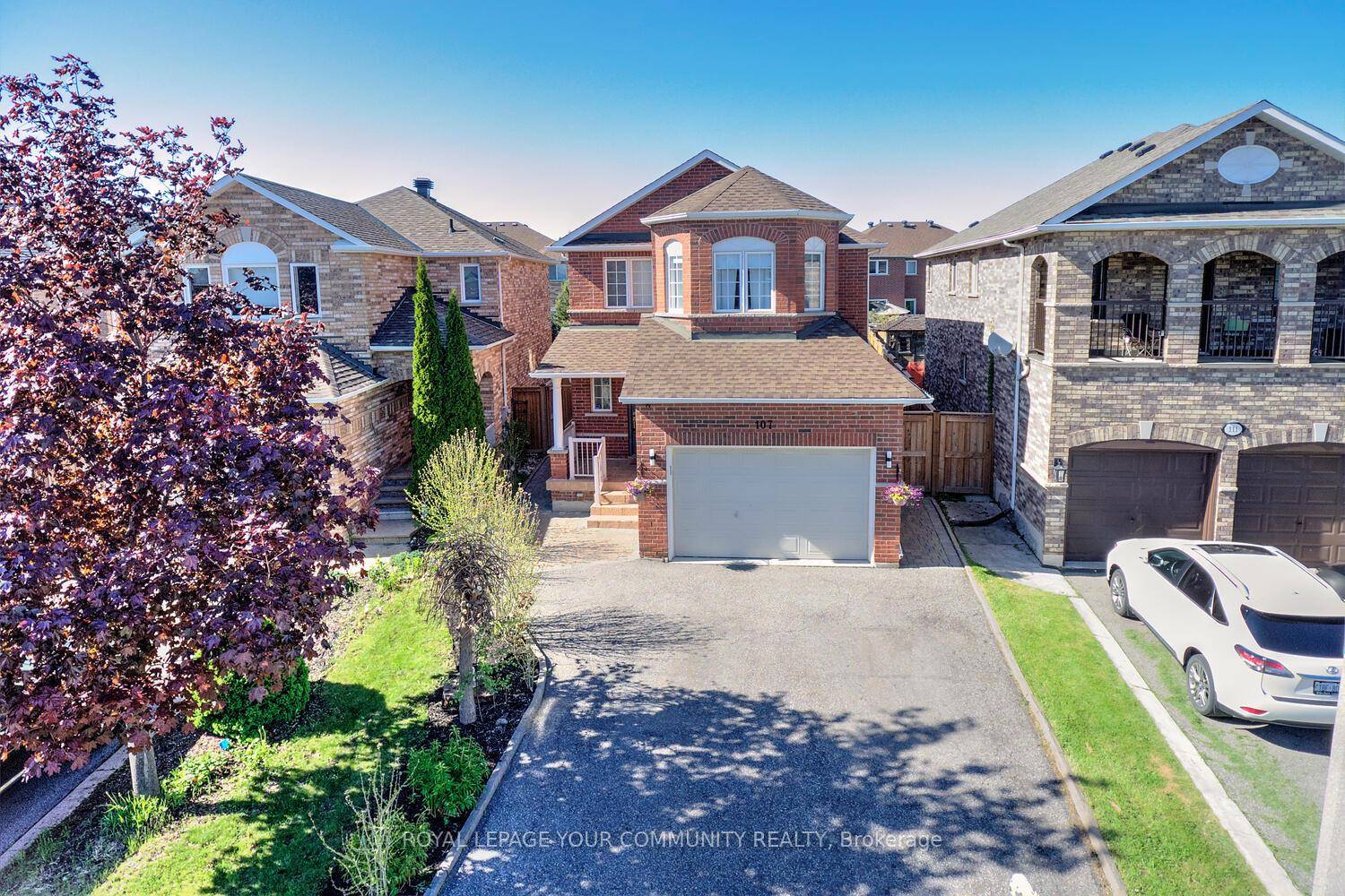 Stunning 4 1 bedroom plus den amp ; 4 bathroom detached home in central Maple !