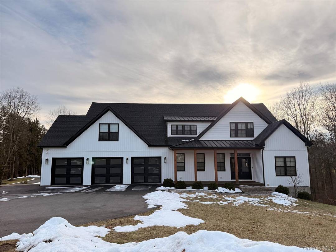 Discover comfort and elegance in this fully furnished single family home in Tamarack Heights, nestled on a quiet cul de sac.