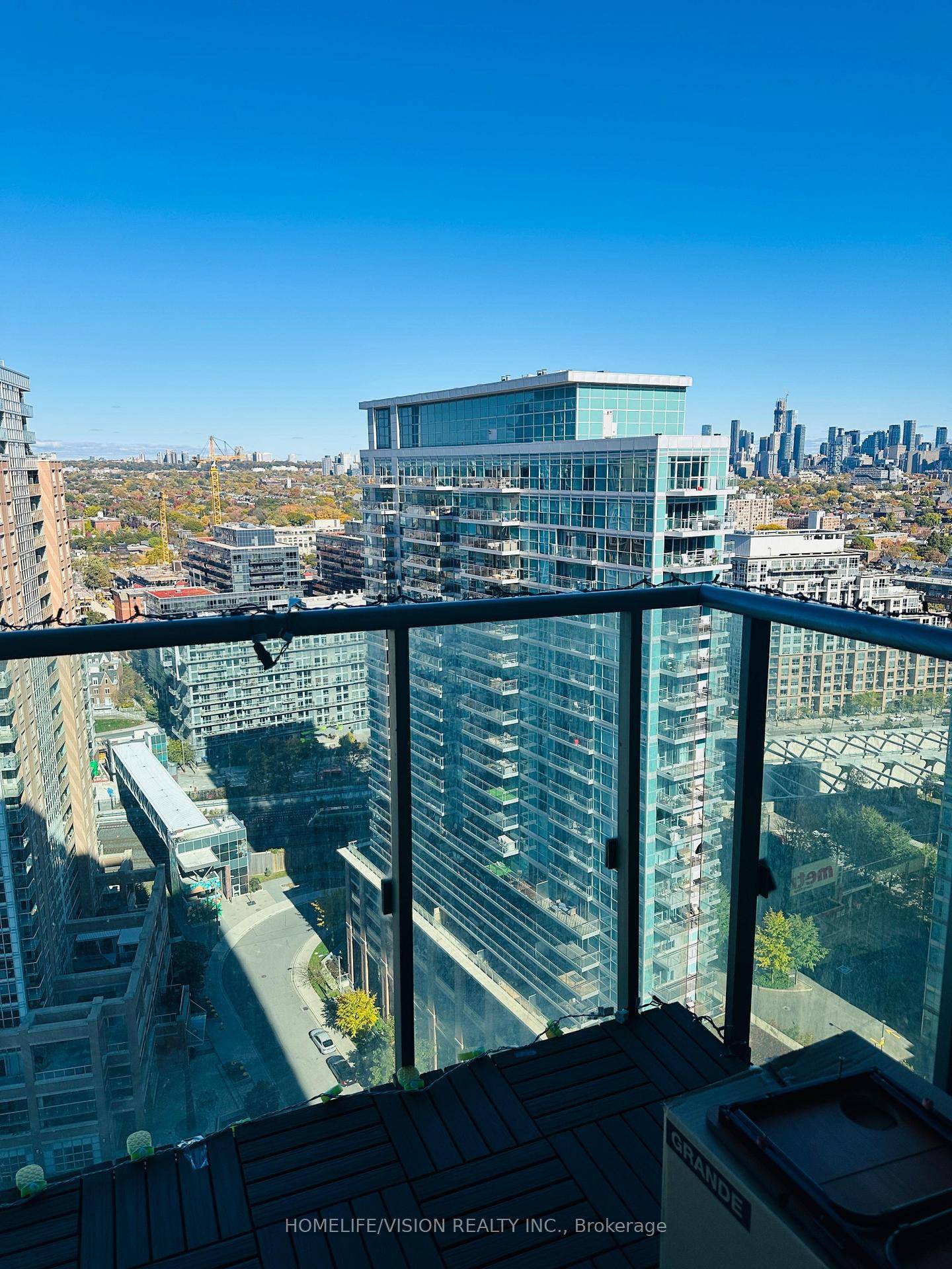 Fully furnished, short term lease.