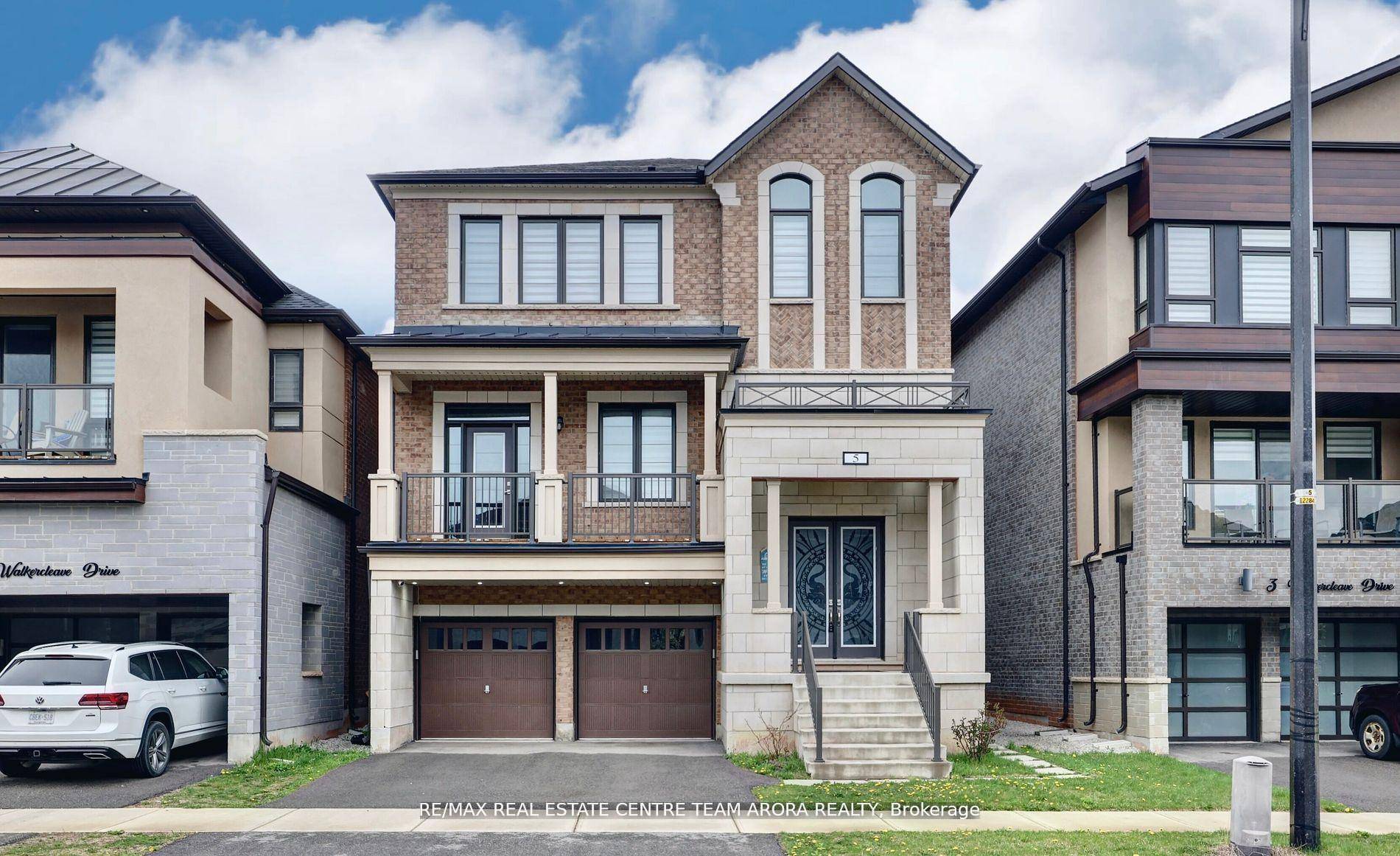 Welcome to 5 Walkercleave in Cleave View Estate Where Luxury Meets Comfort !