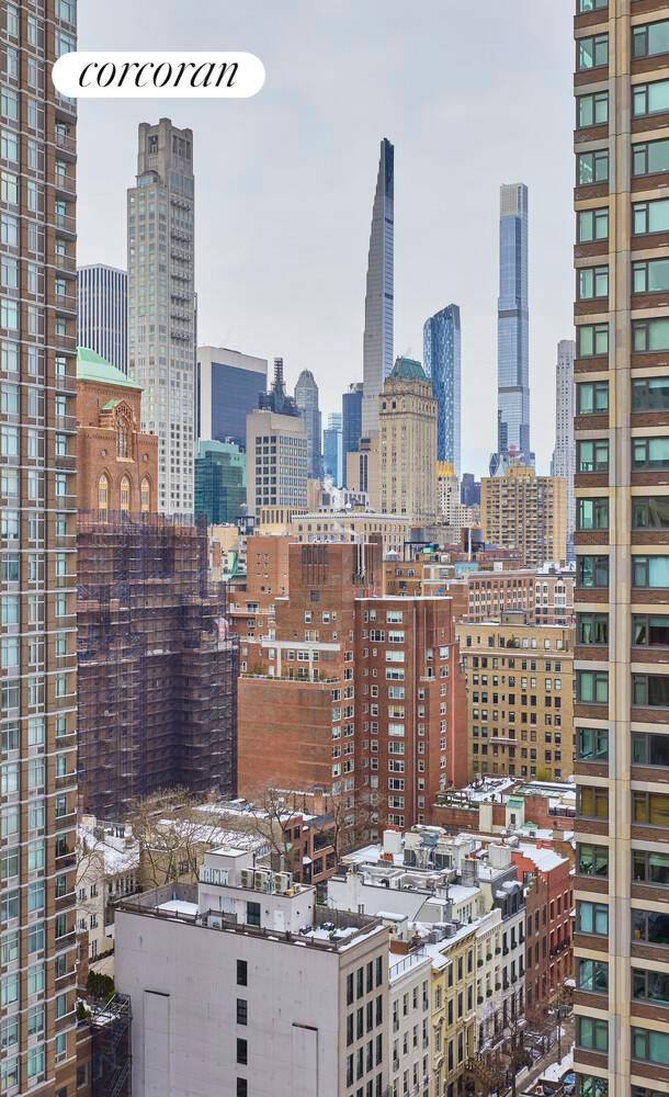 Apartment 17A at the iconic Bristol Plaza offers an opportunity to create a sun filled sanctuary with sweeping southwest views high above the Upper East Side and beyond.