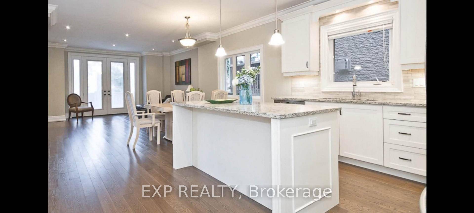 Located In Port Credit Village amp ; Port Credit Go Stn In Walking Distance !