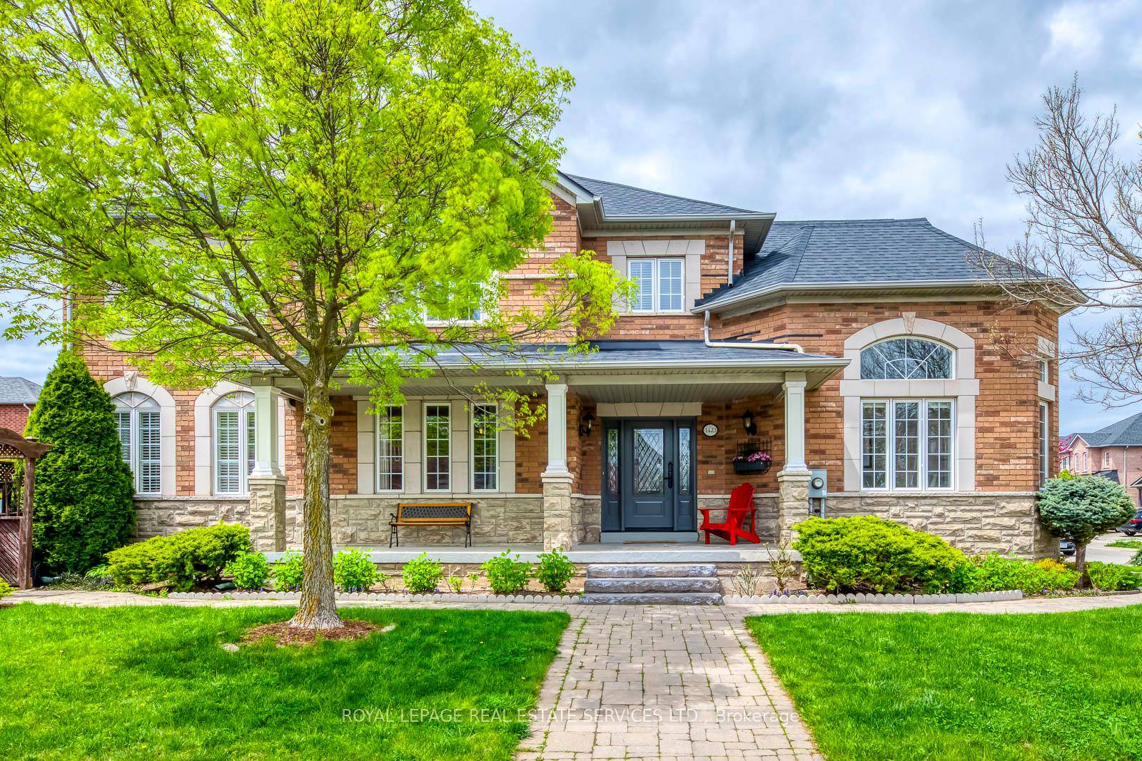 Beautifully maintained home on a quiet, friendly street in Oakville, just steps from scenic trails, a pond, and a short walk to Oakville Soccer Clubs four outdoor fields.