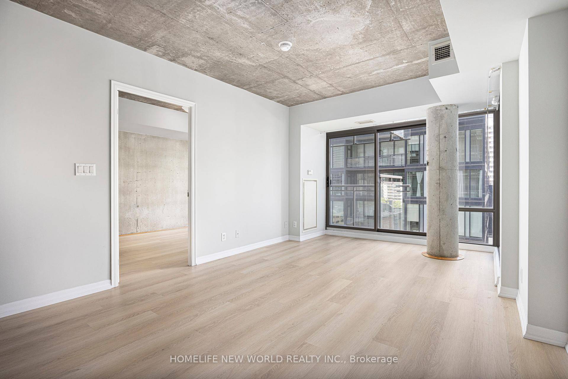 Look no further thisspacious 2 bedroom, 2 bathroom condo offers the perfect blend of comfort and convenience, ideally located steps from transit, restaurants, entertainment, and both the University of Toronto ...