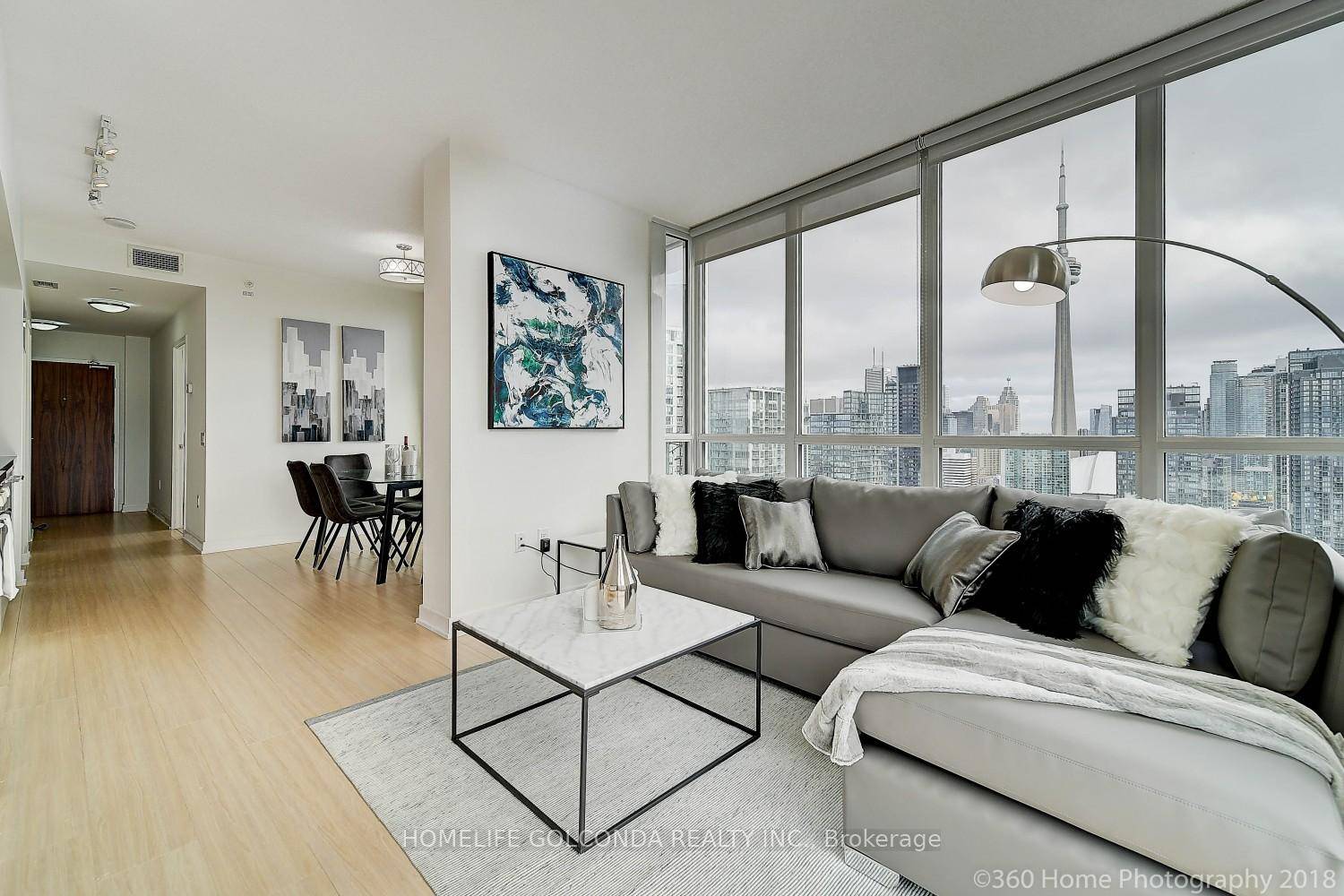 Gorgeous Low Penthouse and Corner Unit In Downtown Core, With Nice Ciy Park Lake View, 2 Split Bedrms, 2 bathrms With Parking and Locker.