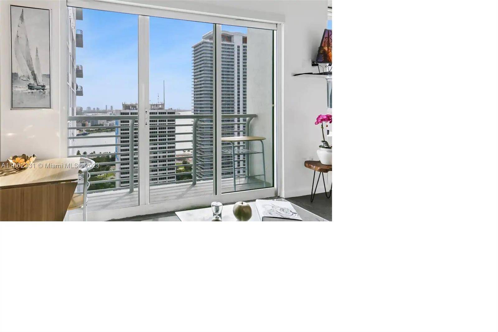 One Bed one Bath Loft style generous size in a great Downtown location, convenient to all public transportation, Miami Dade College, Courts, Shopping, Restaurant and much more.
